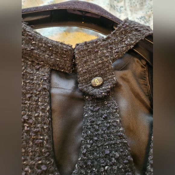 Mint condition Authentic Tweed Chanel women suit set - Picture 17 of 17